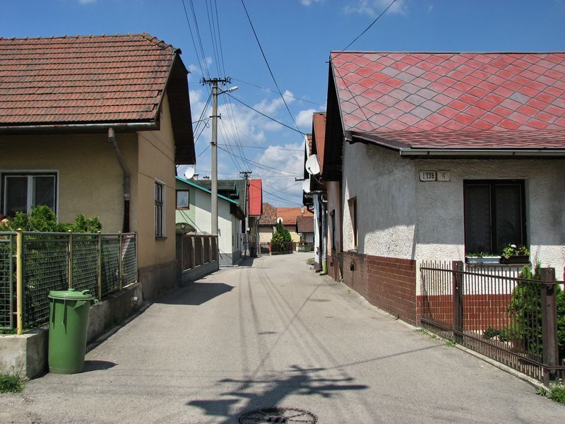 Dedinská ulica v Strážove