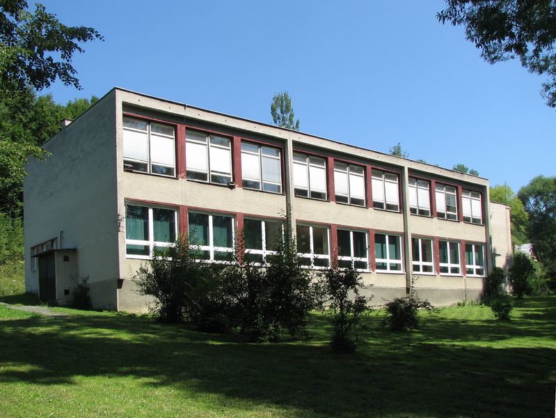 Bývalá Základná škola v Zádubní