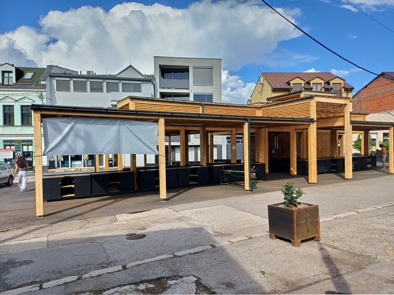 Obchodné domy a obchody