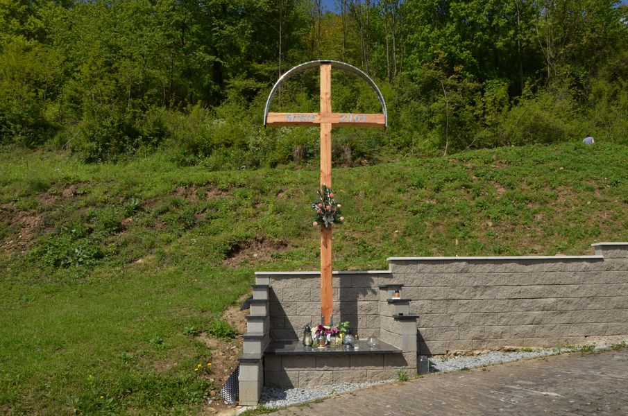 Drevený kríž v Divinke
