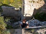 Kovový rebrík na hrade Lednica