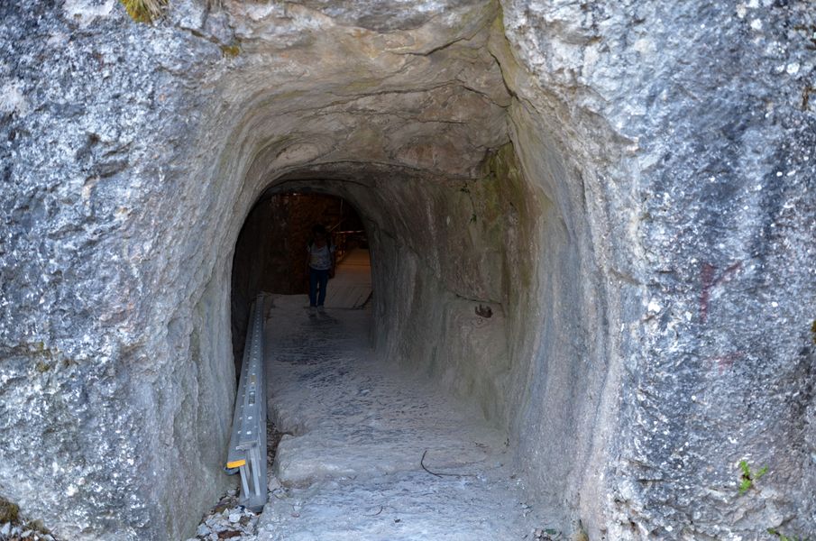 Tunel na hrade Lednica