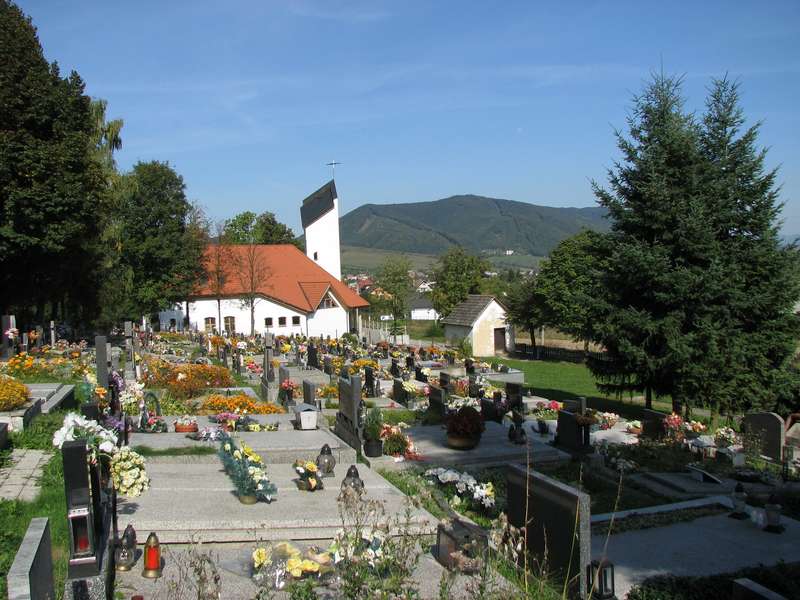 Cintorín a kostol v Jasenovom