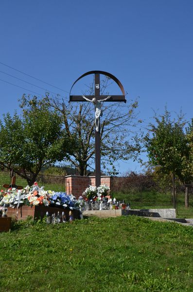 Drevený kríž na cintoríne