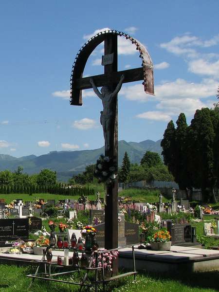 Kríž na cintoríne v Mojši