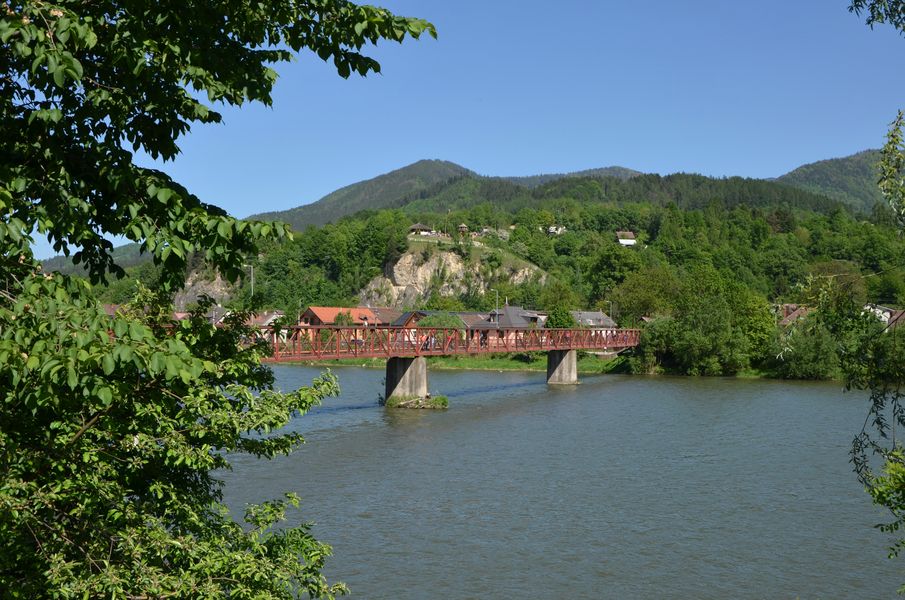 Most cez rieku Váh