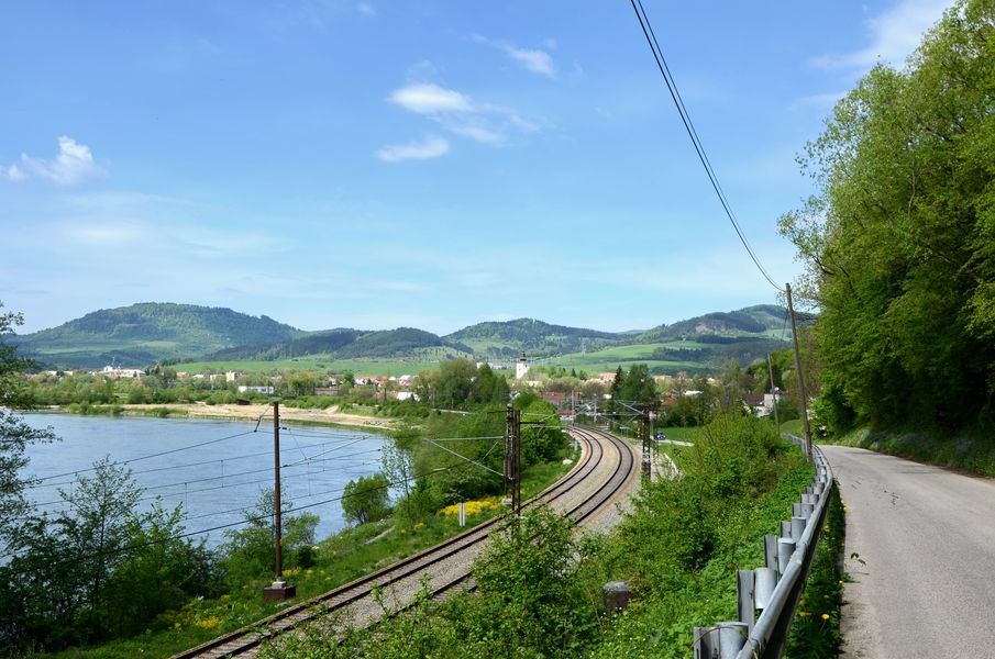 Železničná trať z Varína