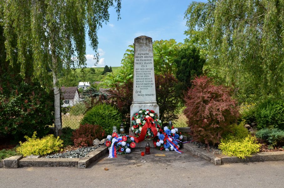 Pamätník vo Višňovom