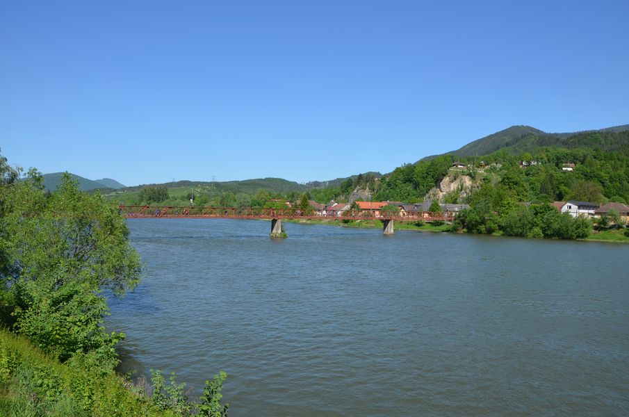 Rieka Váh pri Strečne