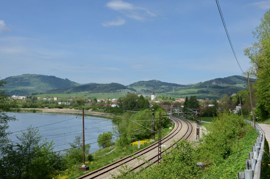 Železničná trať do Varína