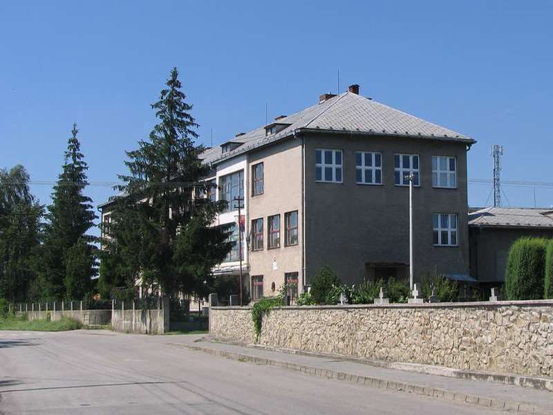 Základná škola Varín