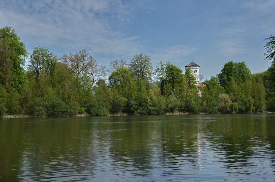 Budatínsky hrad a park od Váhu