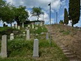 Obnovené schody na cintoríne