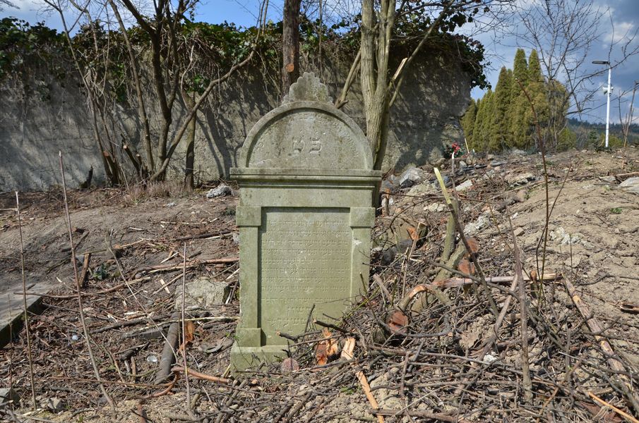 Náhrobné kamene na cintoríne