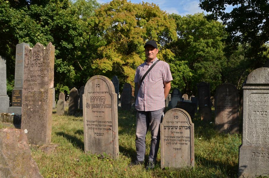 Ján Hevera, správca cintorína