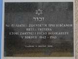 Pamätná tabuľa obetiam holokaustu Trstená