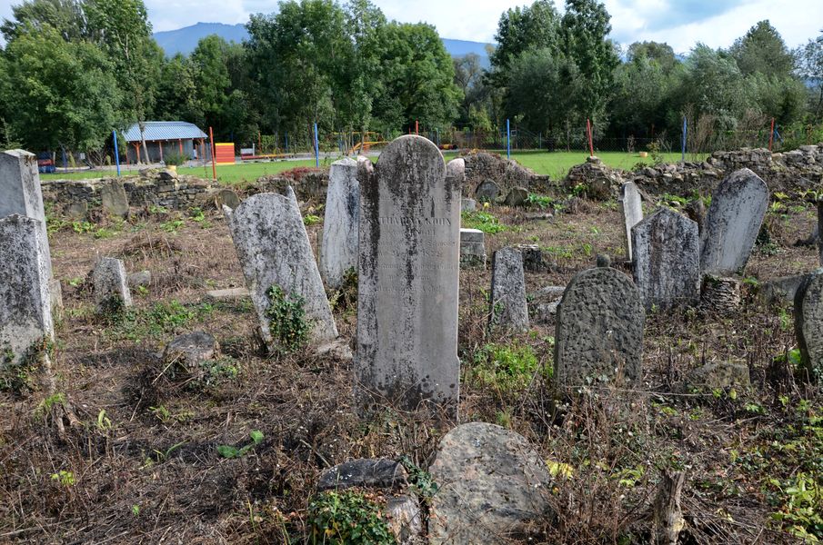 Židovský cintorín Varín