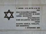 Pamätná tabuľa obetiam holokaustu Dolný Kubín