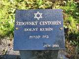 Tabuľa na Židovskom cintoríne Dolný Kubín