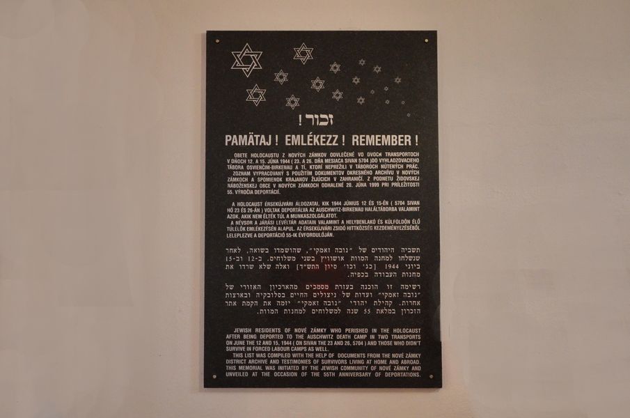 Pamätná tabuľa na synagóge