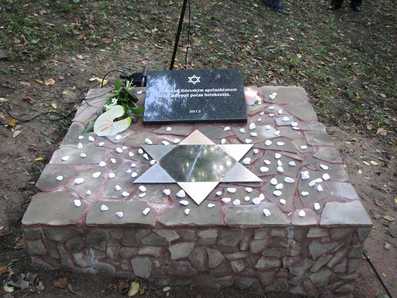 Pamätník obetiam holokaustu Dolný Kubín