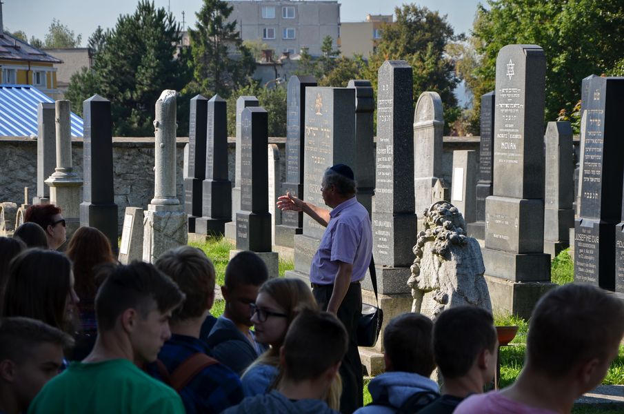 Prehliadka židovského cintorína