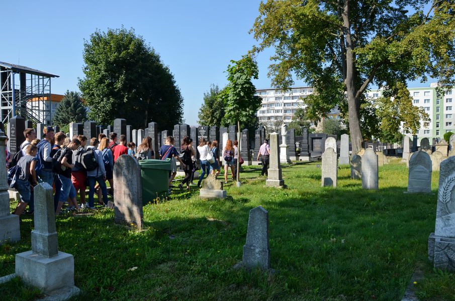 Prehliadka židovského cintorína