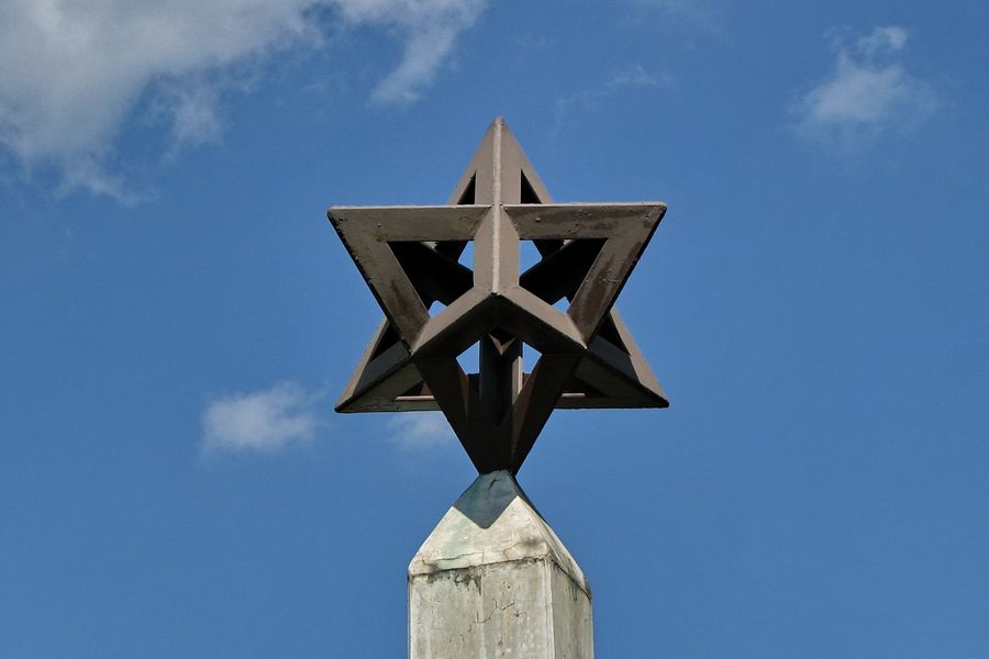 Dávidova hviezda na pamätníku