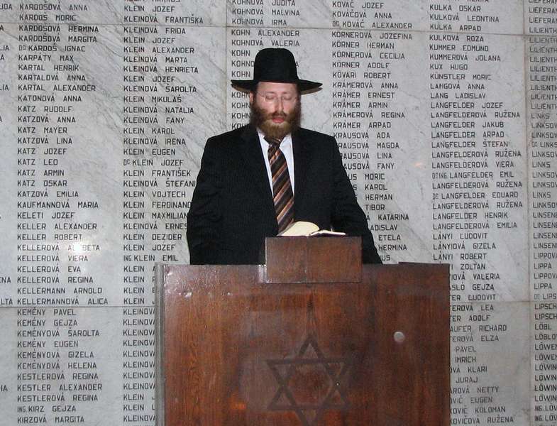  הרב זאב שטיפל - rabín Zev Stiefel 