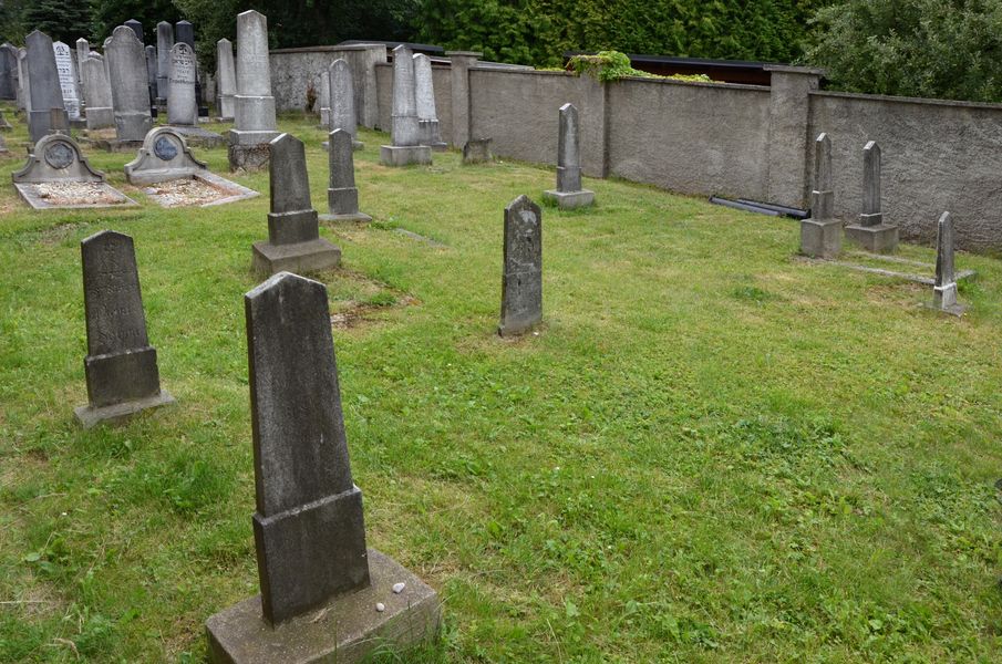 Detské hroby – Children's graves