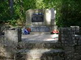 Pamätník v Lesoparku Chrasť