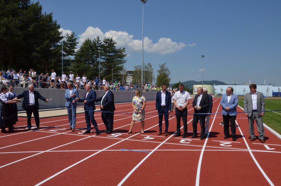 Prestrihnutie pásky – otvorenie