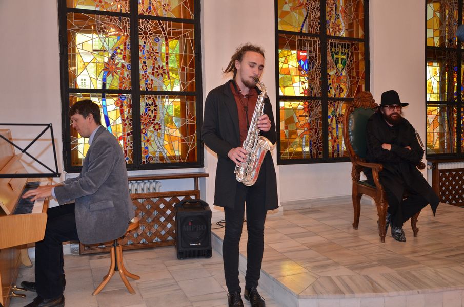 Matej Novák, hra na saxafón