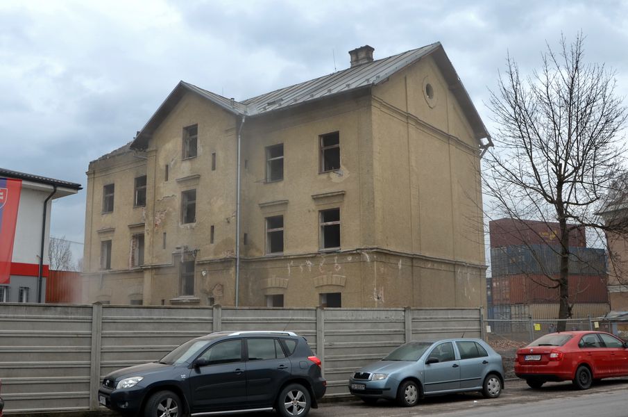 Búranie bytového domu