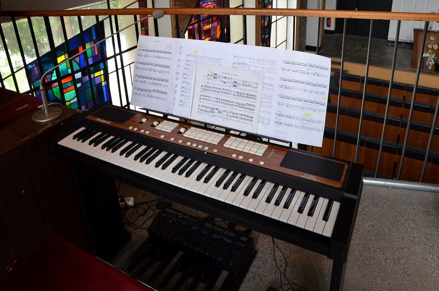Organ Roland C-190